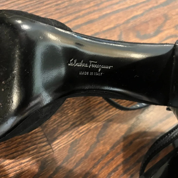 Salvatore Ferragamo Black Suede and Leather Fergie TStrap Pumps (Made in Italy) - Picture 10 of 12